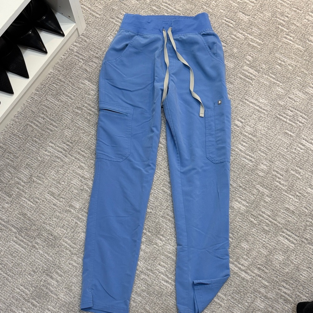 Women’s high waisted figs Yola scrubs